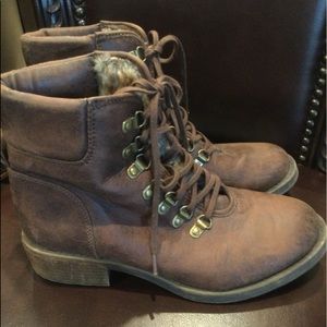LADIES ALL LEATHER LACE BOOT LUCKY BRAND SIZE 8